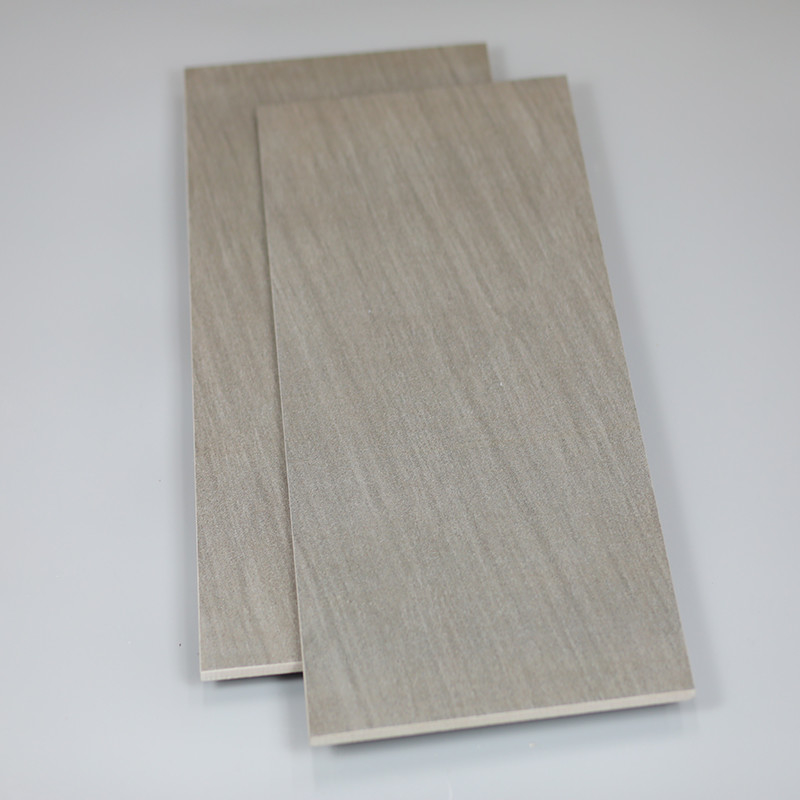 Foshan 300*600mm πορσελάνης αγροτική ολίσθηση χρώματος κεραμιδιών σκούρο γκρι μη για το εγχώριο ξενοδοχείο